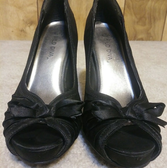 Satin bow heels - Picture 2 of 2